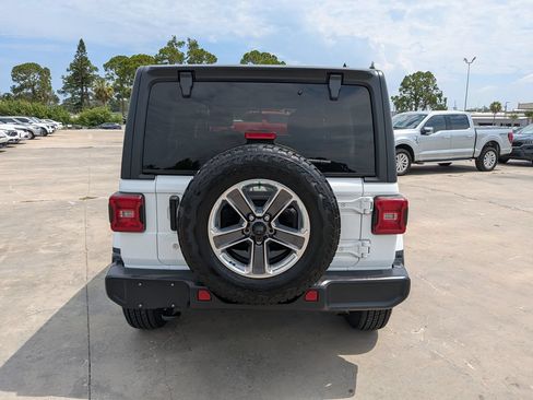 Used 2018 Jeep Wrangler Unlimited Sahara w/ LED Lighting Group AWD/4WD image 6
