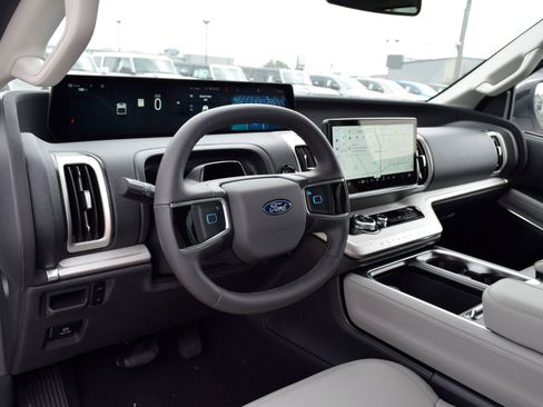 New 2026 Ford Expedition Active RWD image 17