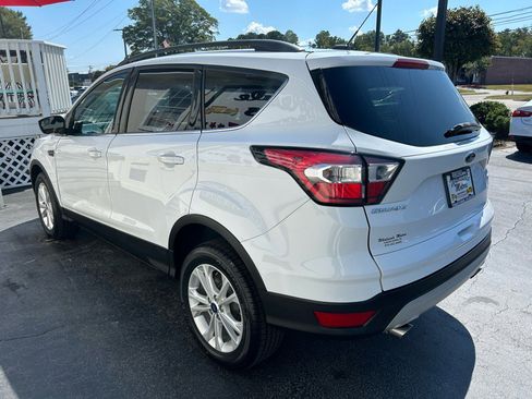 Used 2018 Ford Escape SE image 5