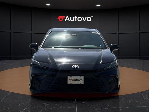 Used 2025 Toyota Camry SE w/ Convenience Package image 8