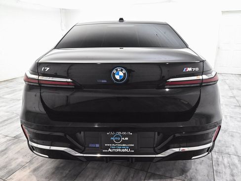 Used 2024 BMW i7 M70 w/ Executive Package image 5