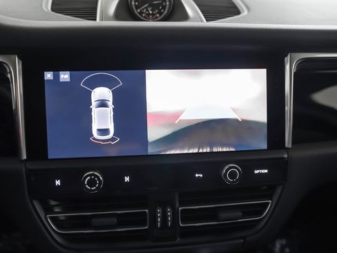 Certified 2025 Porsche Macan image 24