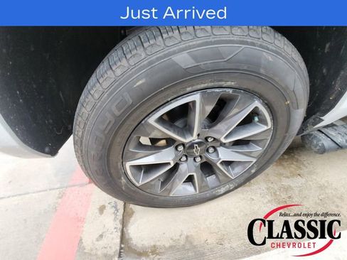 Used 2023 Chevrolet Tahoe Z71 w/ Luxury Package AWD/4WD image 12