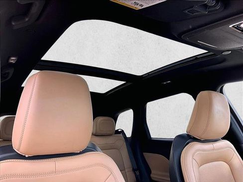 Used 2021 Lincoln Corsair Reserve FWD image 17