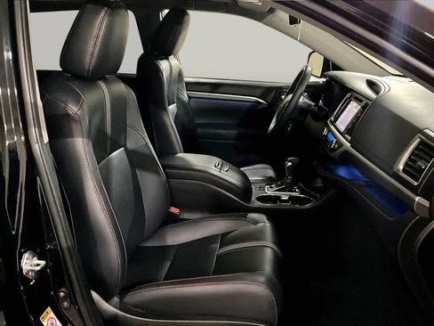 Used 2019 Toyota Highlander SE AWD/4WD image 7