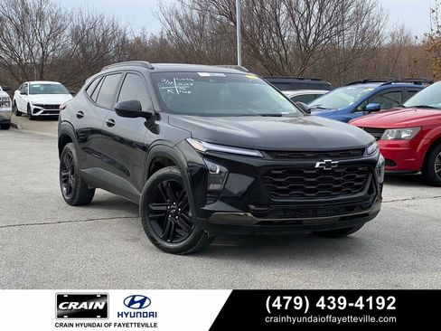 Used 2025 Chevrolet Trax ACTIV w/ Sunroof Package image 1