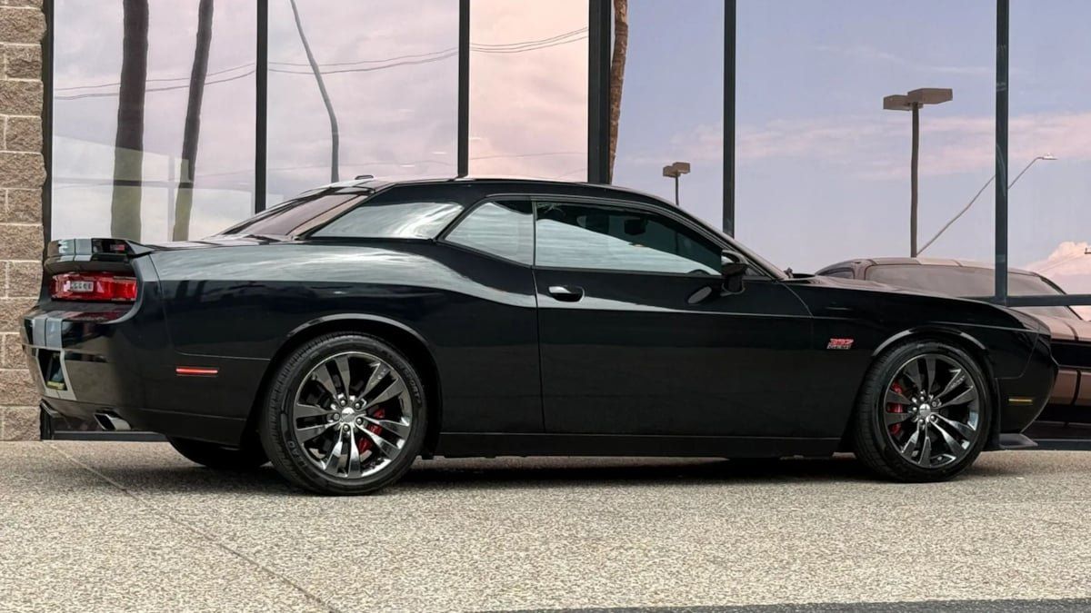Used 2013 Dodge Challenger SRT8 w/ Harman Kardon Audio Group RWD image 13