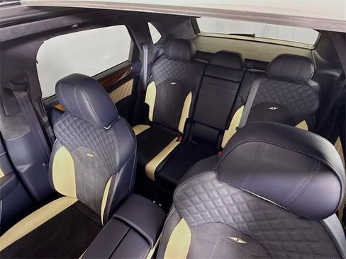 Used 2022 Bentley Bentayga image 14