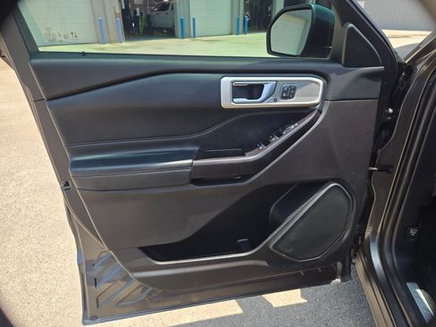 Used 2020 Ford Explorer Limited RWD image 12