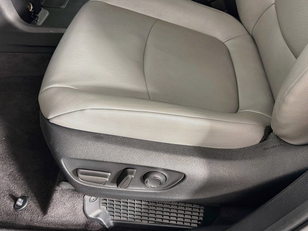 Used 2025 Toyota Sienna XLE FWD image 26