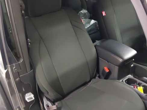 Used 2022 Jeep Wrangler Rubicon w/ Steel Bumper Group image 28