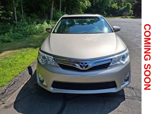 Used 2014 Toyota Camry XLE w/ Leather Package FWD image 3