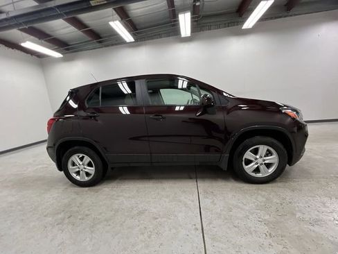 Used 2022 Chevrolet Trax LS w/ Tint and Cruise Package image 9