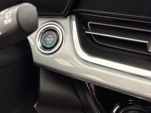 Used 2025 Chevrolet Trax LT FWD image 27