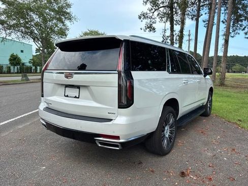 Used 2022 Cadillac Escalade ESV Premium Luxury AWD/4WD image 3