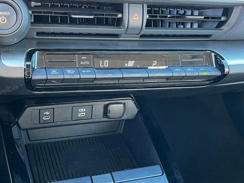 Used 2025 Toyota Prius LE image 27