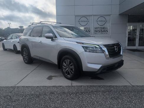 Certified 2025 Nissan Pathfinder SV w/ SV Premium Package AWD/4WD image 1