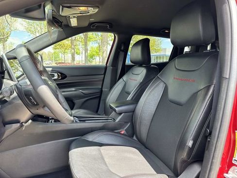 Used 2025 Jeep Compass Trailhawk AWD/4WD image 21