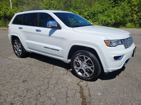 Used 2020 Jeep Grand Cherokee Overland AWD/4WD image 3