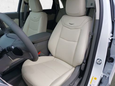 Used 2025 Cadillac XT5 Premium Luxury w/ Technology Package AWD/4WD image 18