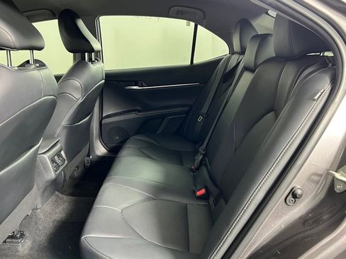 Used 2020 Toyota Camry XLE image 8