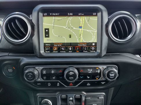 Used 2023 Jeep Wrangler Unlimited Sahara AWD/4WD image 5