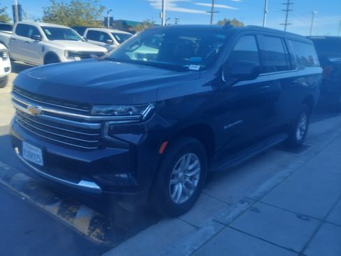 Used 2024 Chevrolet Suburban LT image 1