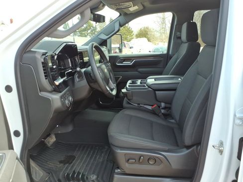 Used 2025 Chevrolet Silverado 2500 LT w/ Convenience Package image 10