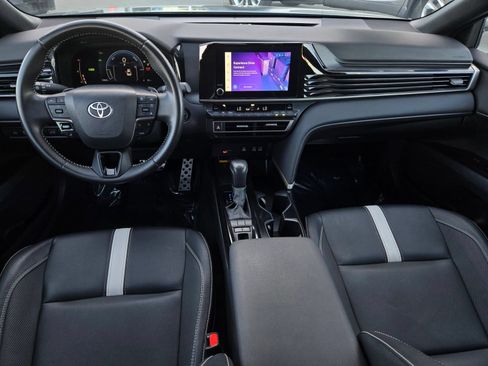 Used 2025 Toyota Camry SE FWD image 11