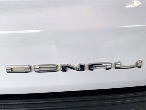 Used 2021 GMC Yukon Denali image 7