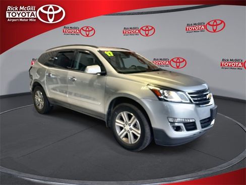 Used 2017 Chevrolet Traverse LT image 1