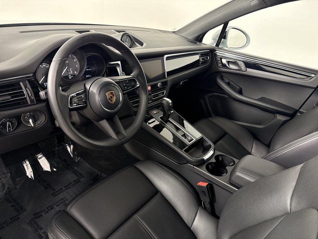 Certified 2026 Porsche Macan AWD/4WD image 4