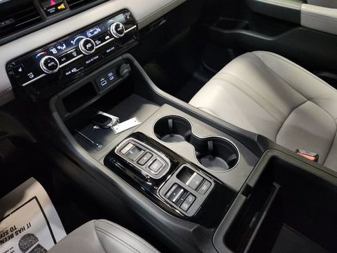 Certified 2025 Honda Pilot EX-L image 16