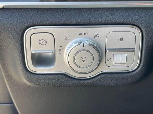 Used 2022 Mercedes-Benz GLE 350 4MATIC w/ Premium Package image 32