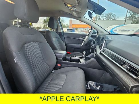Used 2023 Kia Sportage LX image 9