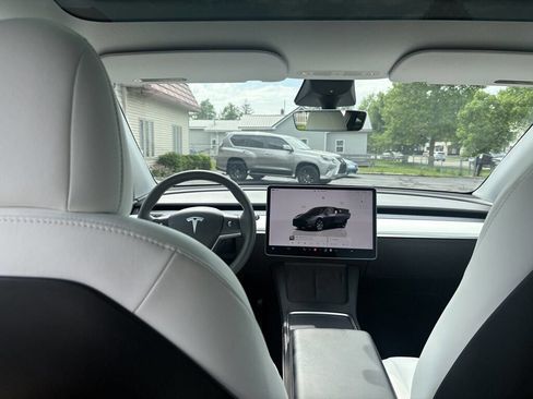 Used 2022 Tesla Model Y Long Range AWD/4WD image 32