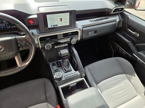 Used 2024 Toyota Tacoma TRD Off-Road AWD/4WD image 15