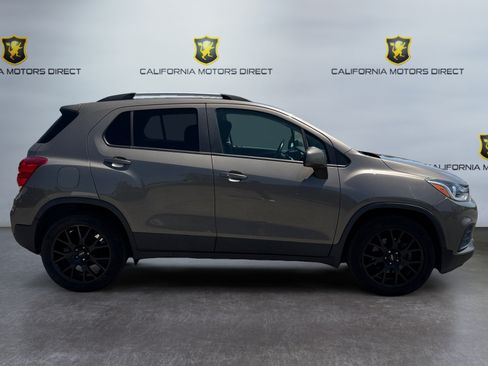 Used 2021 Chevrolet Trax LT w/ Sport Edition FWD image 6