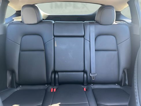 Used 2024 Tesla Model Y Standard Range image 12