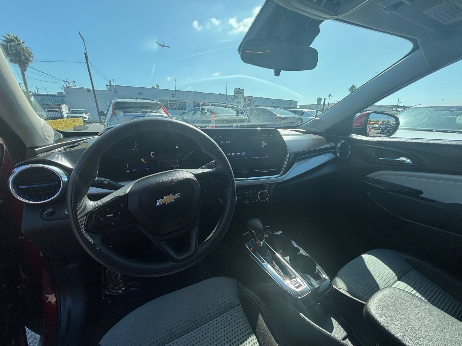 Used 2025 Chevrolet Trax LT FWD image 33