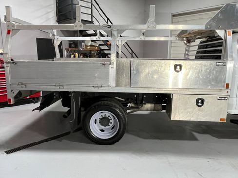 Used 2023 Ford F550 4x4 Crew Cab Super Duty image 6