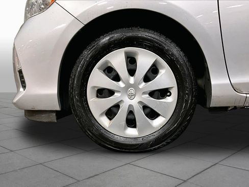 Used 2014 Toyota Prius C One FWD image 11