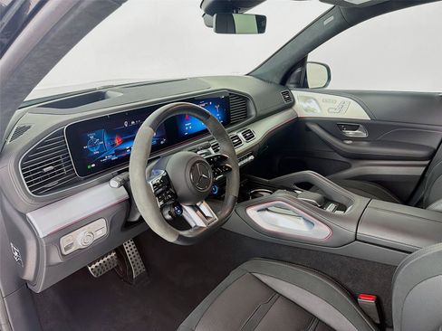 Used 2024 Mercedes-Benz GLS 63 AMG 4MATIC image 4