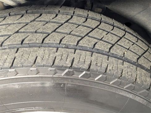 Used 2022 GMC Sierra 1500 AT4 w/ AT4 Premium Package image 9