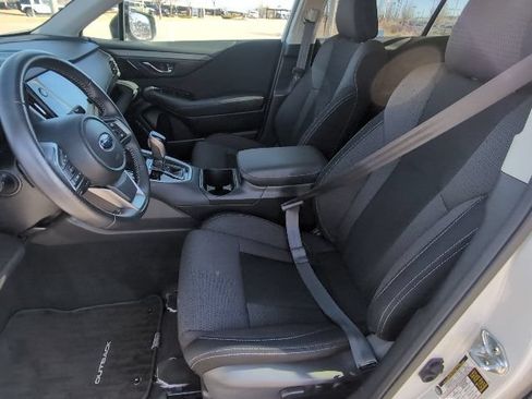 Used 2025 Subaru Outback Premium AWD/4WD image 12
