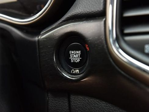 Used 2017 Jeep Grand Cherokee Laredo AWD/4WD image 16