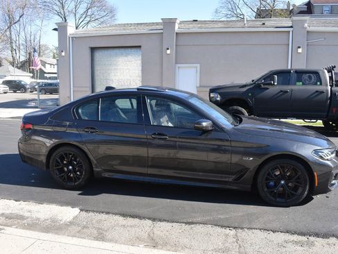Used 2023 BMW 530e xDrive w/ Premium Package AWD/4WD image 5