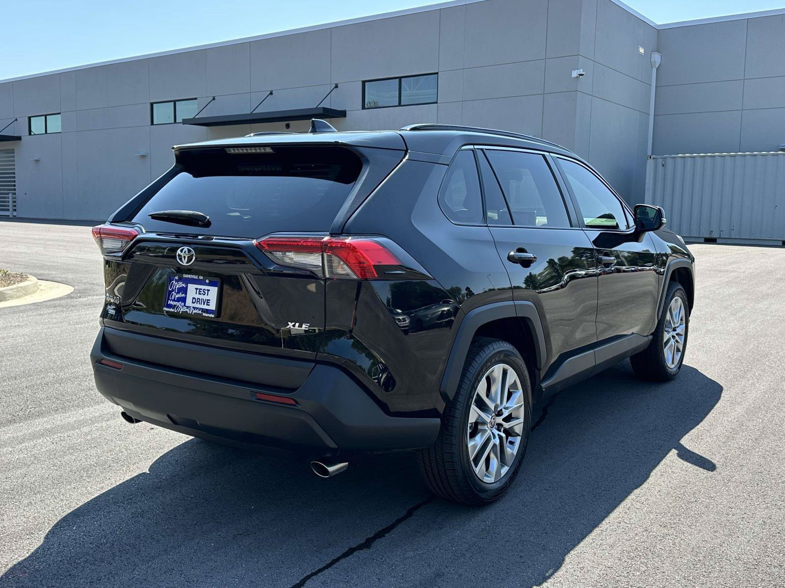 Used 2023 Toyota RAV4 XLE Premium FWD image 27