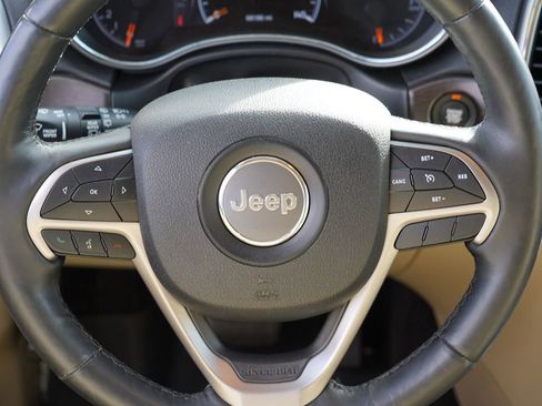 Used 2018 Jeep Grand Cherokee Laredo AWD/4WD image 24