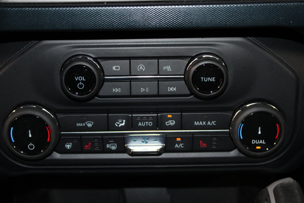 Used 2022 Ford Bronco Outer Banks AWD/4WD image 24